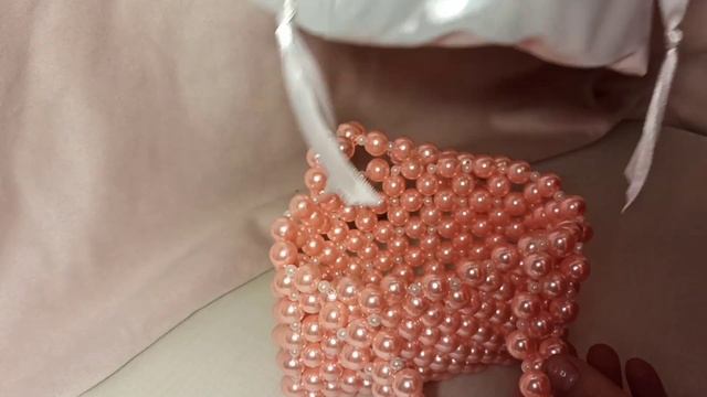 розовая сумочка из бусин ?