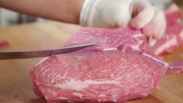 How A Butcher Makes Burgers | Bon Appétit смотреть онлайн