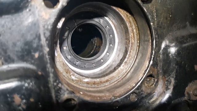 Сальники полуоси 2121-2123 доработка. Испытание подрезанного сальника полуоси. смотреть онлайн