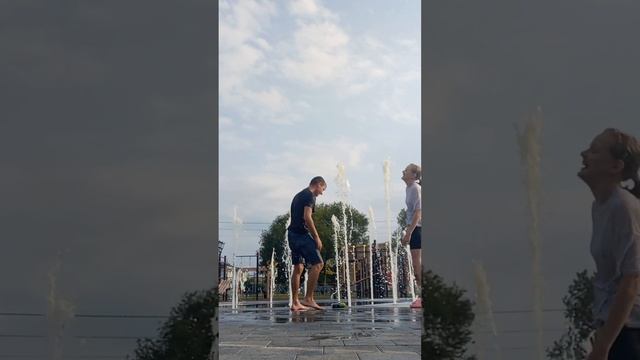 бегаем под фонтанами смотреть онлайн