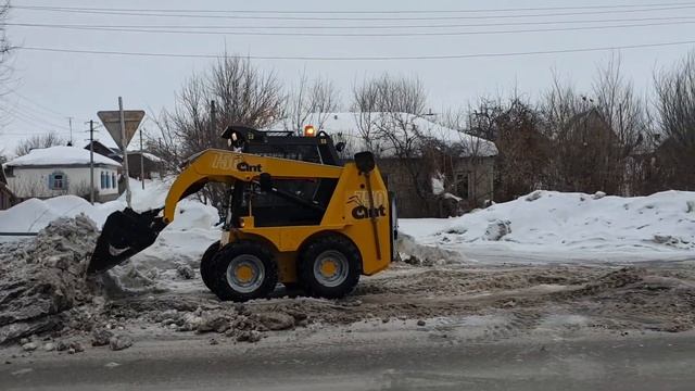 В Красноармейске продолжаются работы по очистке решеток ливневой канализации от снега смотреть онлайн