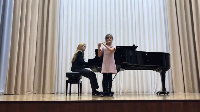 Сафарян Элина 1. Французская народная песня « Танец утят» 2. И. Дунаевский «Колыбельная» смотреть онлайн