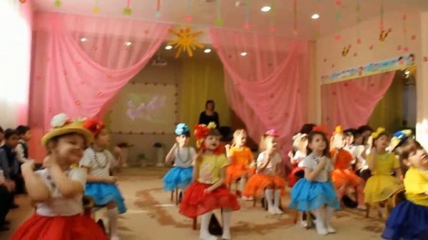 А я возьму у мамы бусы... танец в детском саду №125 г. Иркутск