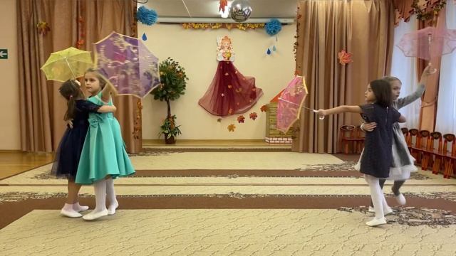 ГБОУ Школа № 1360 ДО «Изумрудный городок» Коллектив «Почемучки» - «Танец с зонтиками» смотреть онлайн