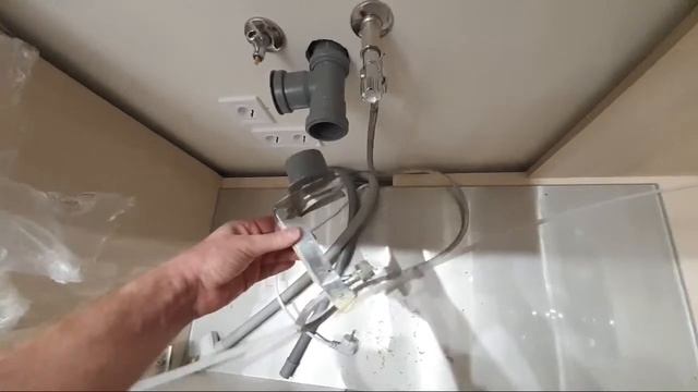 Почему течет холодильник..разобрались вместе)) смотреть онлайн