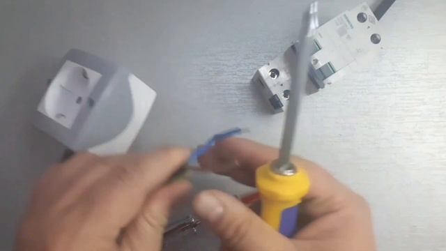 Как подключить двухполюсный АВТОМАТ..... смотреть онлайн