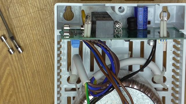 Стабилизатор для котла Teplocom ST-555. Простой ремонт после скачка напряжения.