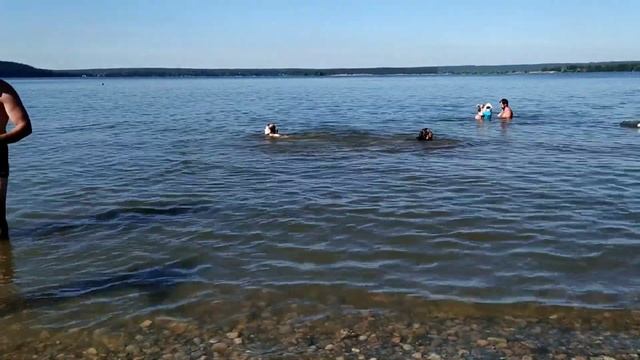 ВЛОГ / Ловим жару на берегу Сылвы/ купаааться / море в Перми / Мостовая смотреть онлайн