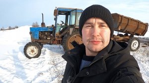 Работаю на тракторе (ЗАСТРЯЛ ДВА РАЗА НА 50 МЕТРАХ), вывозим навоз и раздаем корм на ферме!