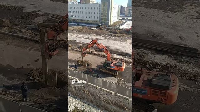Экскаватор с вибропогружателем #Shorts #экскаватор смотреть онлайн