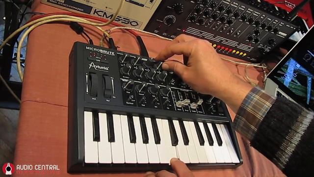Arturia MicroBrute MIDI Synced смотреть онлайн