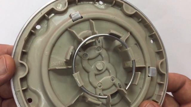 Колпак на литой диск Audi 8N0601165A смотреть онлайн