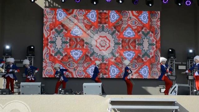 274 года РОСТОВУ-НА-ДОНУ. КАЗАЧИЙ ПЛЯС. АНСАМБЛЬ "ЛЕБЁДУШКИ" смотреть онлайн