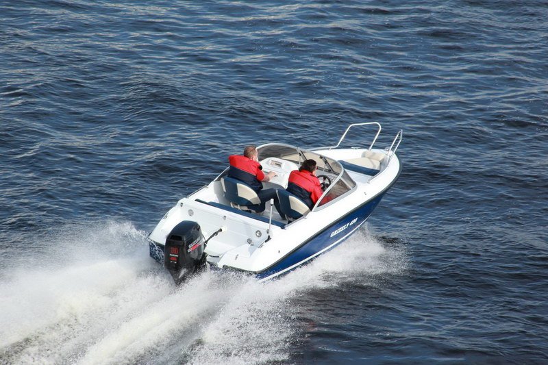 Катер Grizzly 490 DC