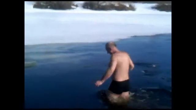 КАЯК в прруби. Утро-Март-9-е.avi