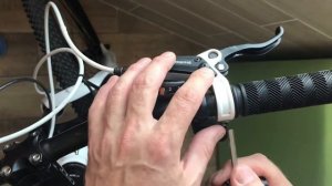 Как снять ручки с велосипеда/Очень легкий способ
