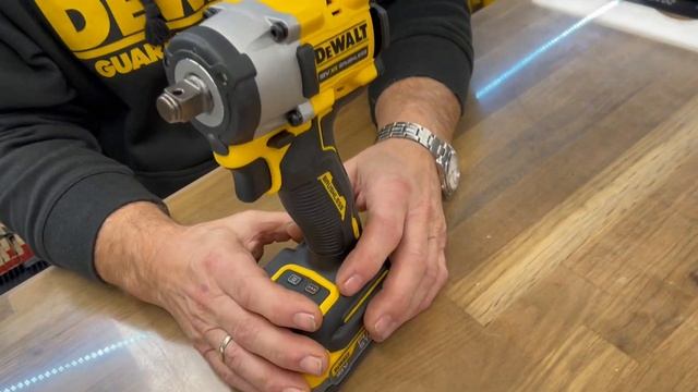 Dewalt Muttertrekker DCF922