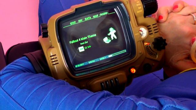 Review | Pip-Boy 3000 Replica: Deluxe Bluetooth Edition смотреть онлайн