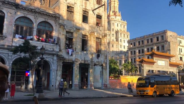 Кубинский дворник живет в старинной гостинице «Жемчужина» в центре Гаваны. Отель памятник ЮНЕСКО смотреть онлайн