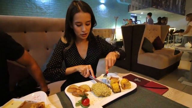 Центр Ташкента. Бродвей Lounge Bar. Летние вечера в Узбекистане смотреть онлайн