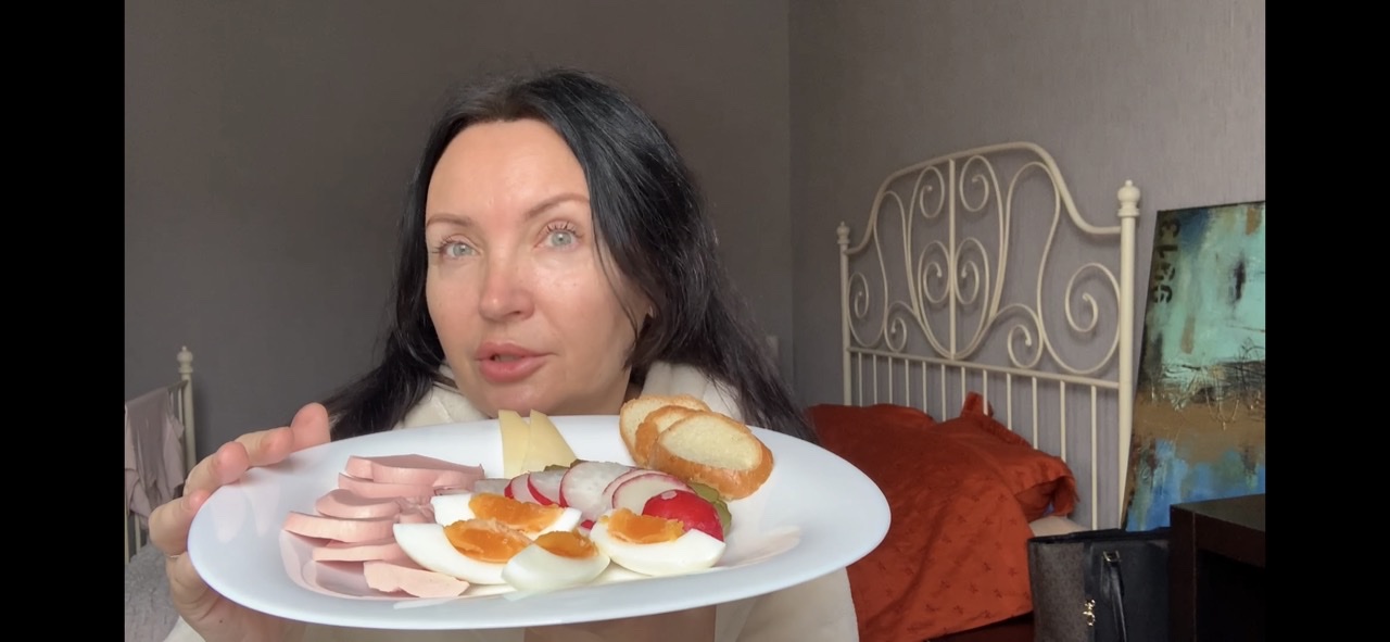 Завтрак под пение птиц и дрель