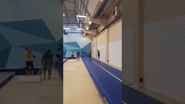 Идеальное упражнение для рондата. Отрабатываем курбет смотреть онлайн