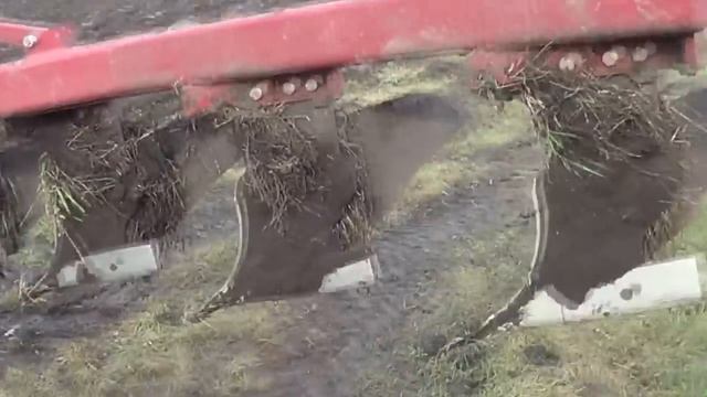 Скоростная вспашка тракторами Т-150К с плугом ПЛН-5-35.High-speed plowing tractor T-150K with ploug смотреть онлайн