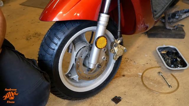 Scooter brake fluid change and front brake service | Yamaha Neo's 50 смотреть онлайн