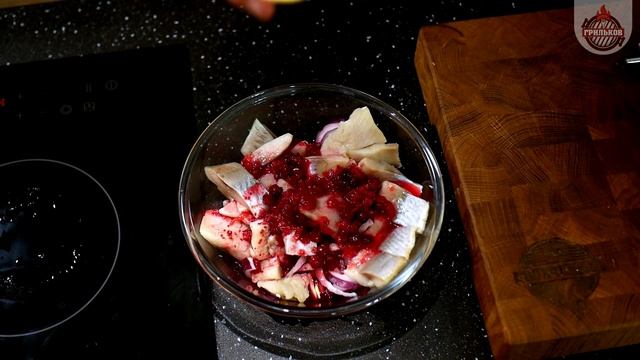 Бутерброды с маринованной селедкой. смотреть онлайн