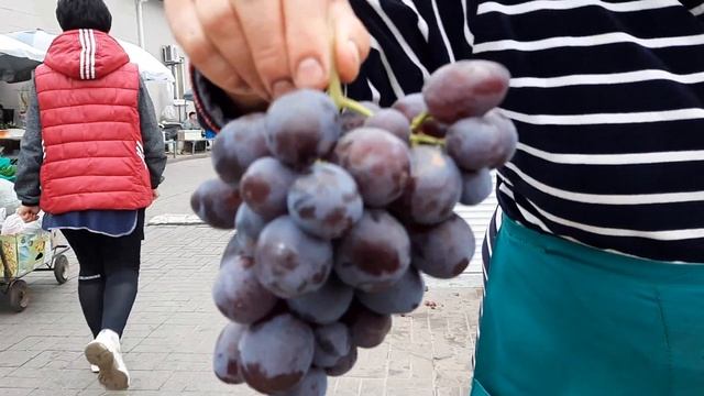 Реализация винограда на Белгородском рынке. смотреть онлайн