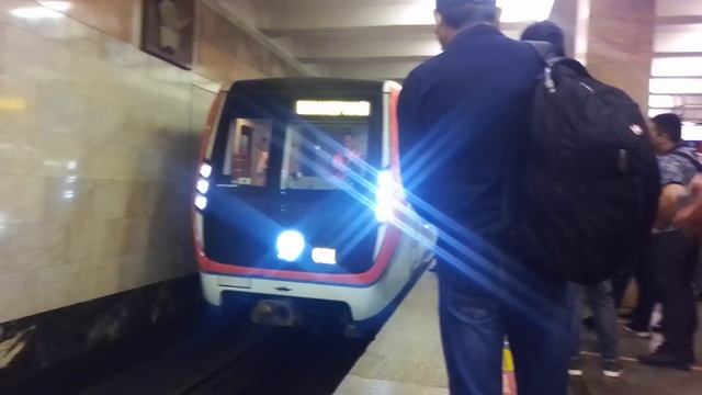 Пассажир спрыгнул на рельсы метро улица 1905 года смотреть онлайн