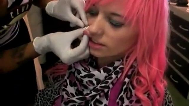 Пирсинг губы | Монро | Monro смотреть онлайн