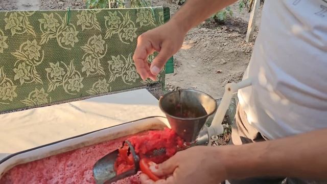 Селска лютеница - традиционно приготвена на жар и огън! Направена с много любов и майсторлък. смотреть онлайн