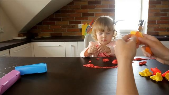 Skwooshi Stretchable Dough лепим из массы тянучки