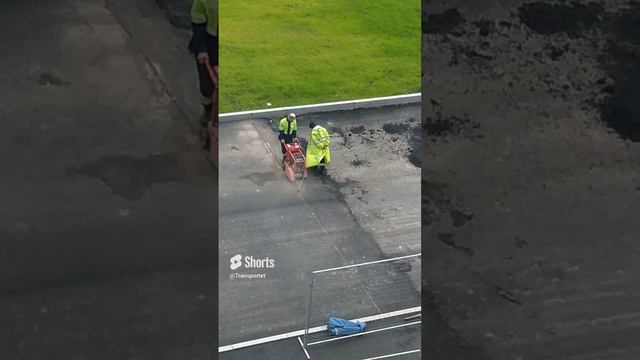 Пилит асфальт в ровень #Shorts #асфальт #строители #строитель #гастарбайтер смотреть онлайн