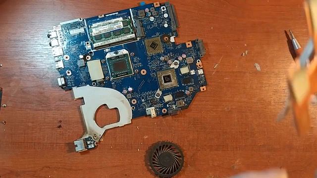 Acer Aspire V3-551G How to disassemble and reassemble laptop. Cleaning the notebook from dust смотреть онлайн