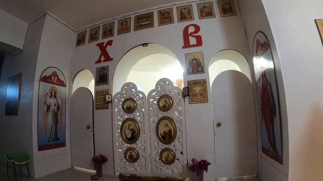 Дорогие братья сестры! Божественная служба в храме Святой Троицы смотреть онлайн