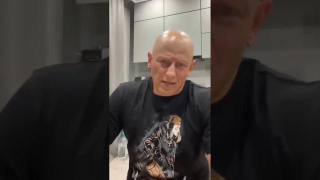 Почему русские бегут и бросают технику? Если на технике бежать быстрее