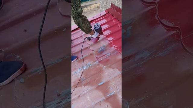Покраска краскопультом. Освежили крышу . смотреть онлайн