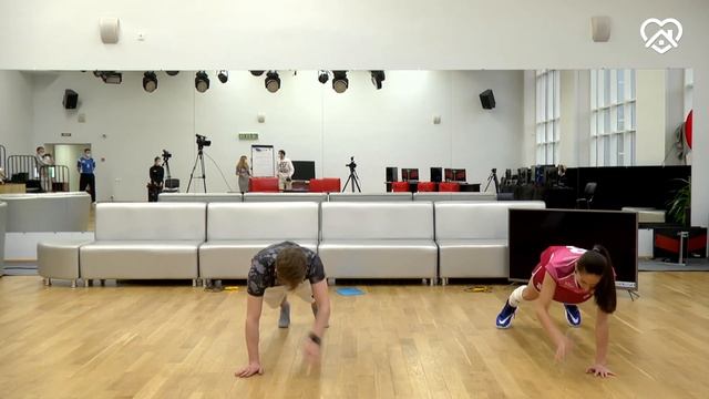 Пока мы дома. Волейбольная разминка смотреть онлайн