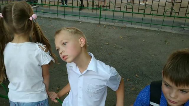 ВЛОГ С Настей в поликлинику. С Денисом в школу. 1 сентября! Закупка продуктов. смотреть онлайн