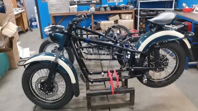 Новый кайфовый облик старичка Урал М63. Но есть и проблемы... смотреть онлайн