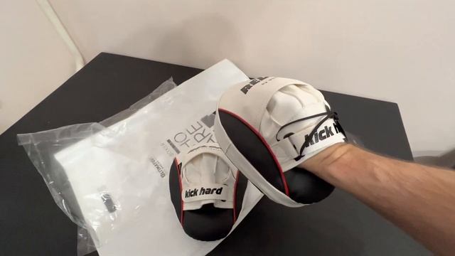 Купил лапы Ultimatum с максимальной защитой Тренера!) за 7000 рублей.