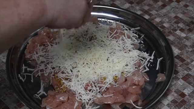 САМАЯ ВКУСНАЯ ДОМАШНЯЯ КОЛБАСА КУРИНАЯ С ГРИБАМИ И СЫРОМ ЗАПЕЧЕННАЯ В ДУХОВКЕ/ПРОСТОЙ РЕЦЕПТ КОЛБАС смотреть онлайн