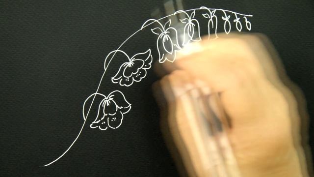 Цветок. Колокольчик. Как легко и просто нарисовать цветы. Скетчинг белым маркером по черному картон смотреть онлайн