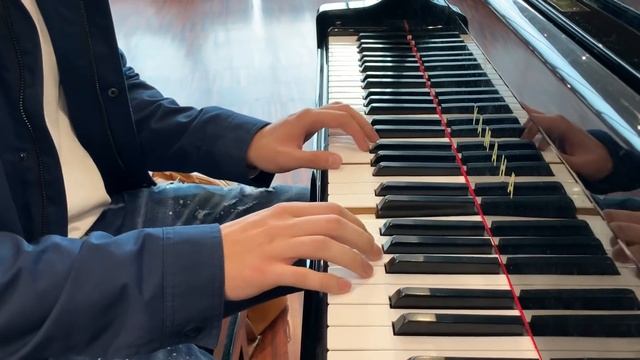 Ludovico Einaudi - Una Mattina (Intouchables) Piano at Milan Airport смотреть онлайн