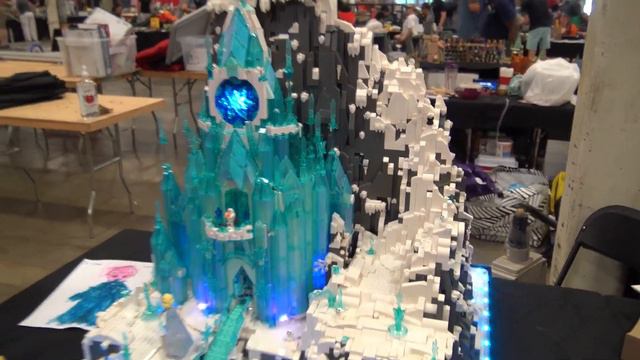 LEGO Elsa's Ice Castle from Frozen with Lights! смотреть онлайн