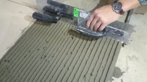 Как положить плитку на неровный пол