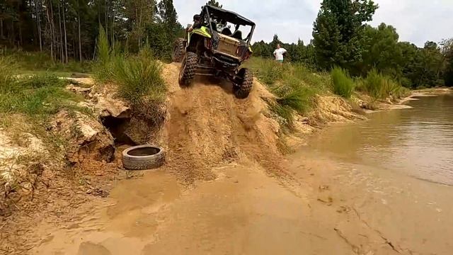 Honda Talon & CFMOTO ZFORCE Sport Playing King of the Hill | Mudslangers Offroad Trails смотреть онлайн