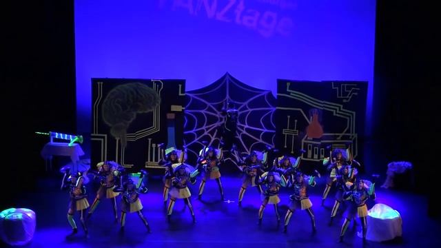 Finalauftritt bei den Duisburger Tanztagen 2018 mit unserem Tanz "Das Monsterlabor" смотреть онлайн